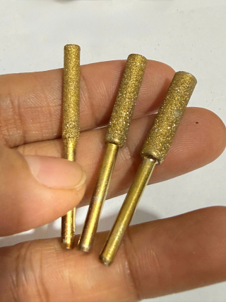 Loại phủ titan - Đầu kim cương hình trụ loại dài (mũi mài lưỡi cưa xích màu vàng loại có phủ titan tăng độ cứng bền, mũi mài khắc đá, thủy tinh, gốm sứ, kim loại hình trụ màu vàng)